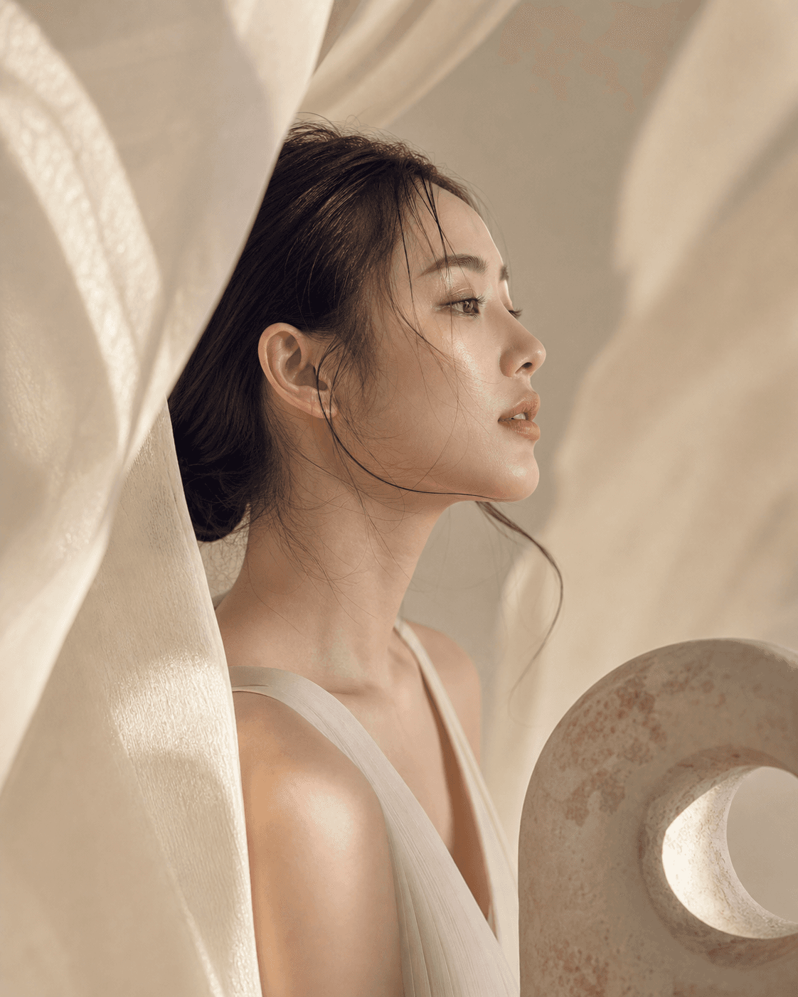 얼굴 라인을 표현한 뷰티 이미지